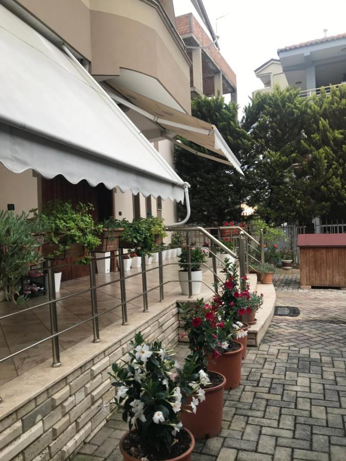 Guest House Il Palazzo ドゥラス エクステリア 写真